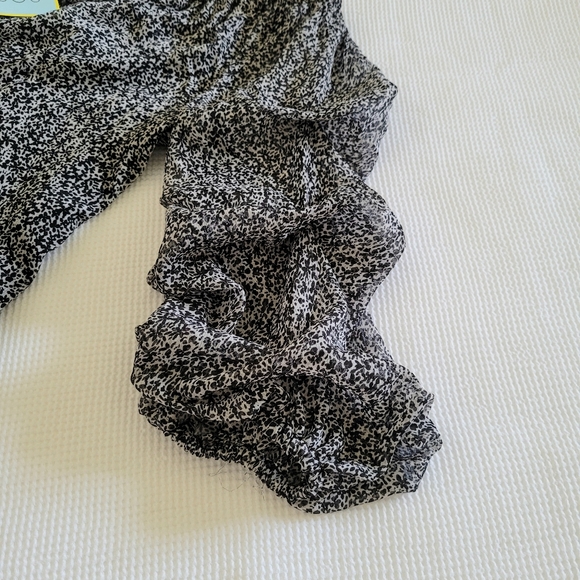 CeCe Cascading Puffy Sleeves Top - Picture 10 of 13